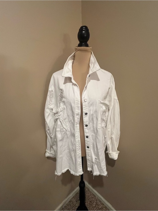 Amelia’s Jackets & Blazers - Boutique White Distressed Raw Hem Button-Up Lightweight Denim Jacket, Large